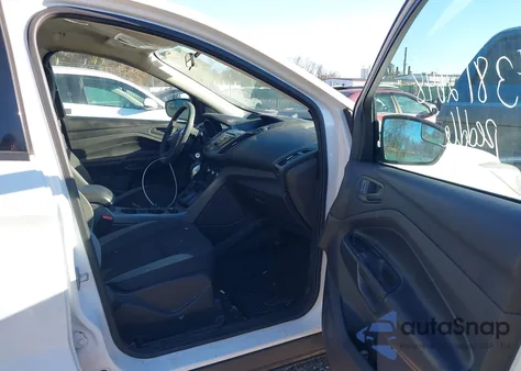 2014 Ford Escape S из США, поврежденный, VIN 1FMCU0F77EUC90366